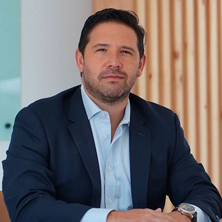 Testimonio de un usuario sobre el uniforme con resistencia a los rayos UV de Confortline