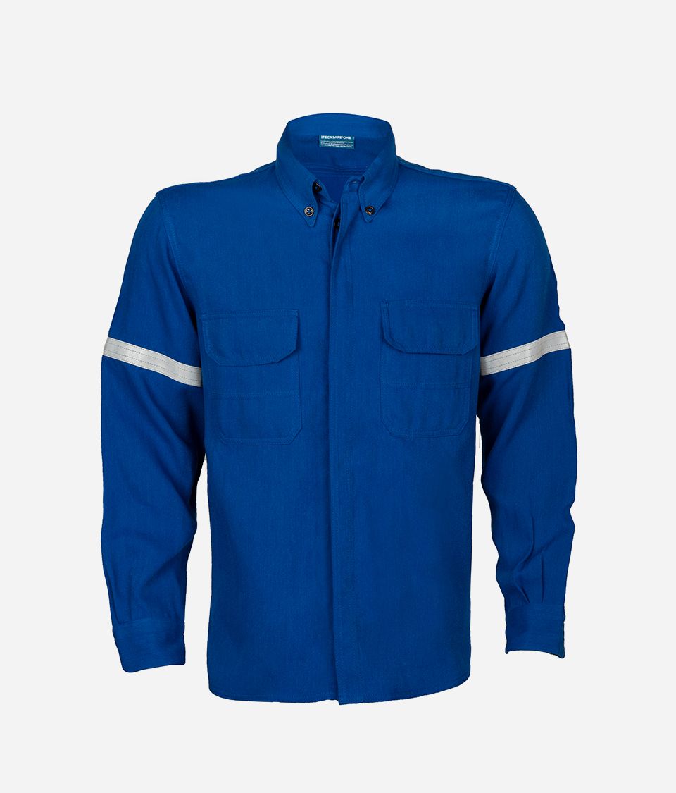 Imagen frontal de una camisa azul confeccionada por Confortline