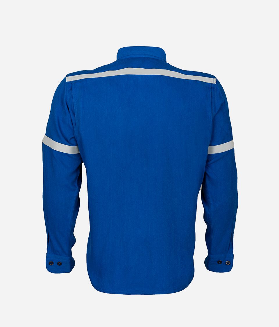 Imagen trasera de una camisa azul confeccionada por Confortline