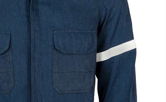 Imagen del detalle del brazo de una camisa confeccionada por Confortline