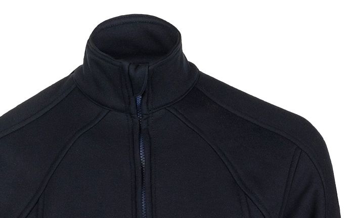 Imagen del detalle del cuello de una chompa fleece confeccionada por Confortline