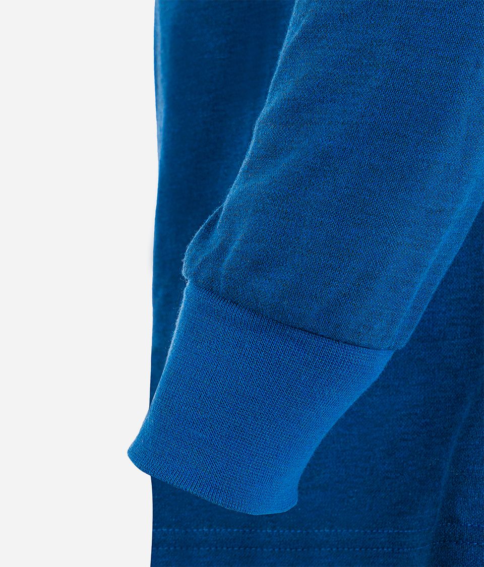 Imagen de un hoodie azul confeccionando por Confortline