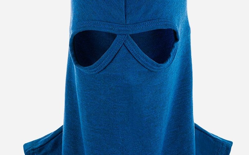 Imagen de una persona usando la balaclava de Confortline