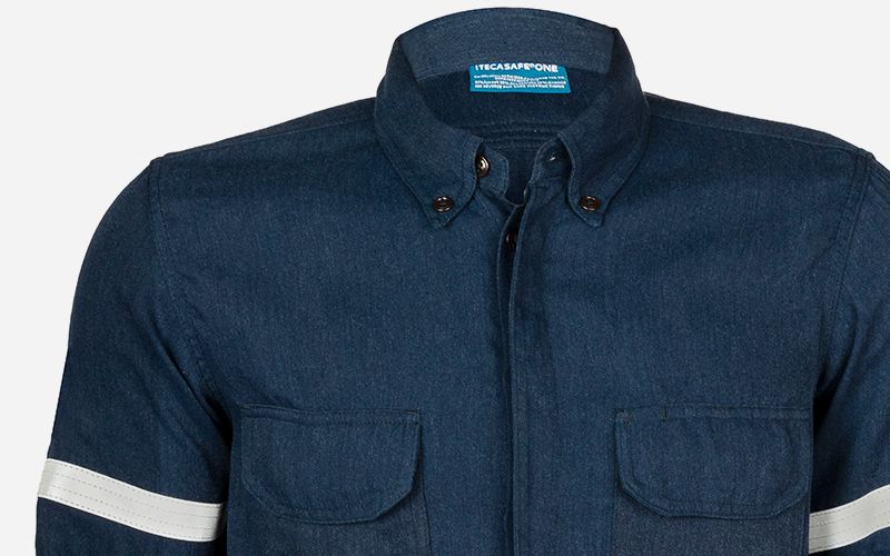 Imagen de una persona usando la camisa de Confortline