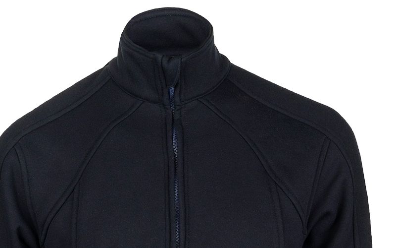 Imagen de una persona usando el fleece de Confortline